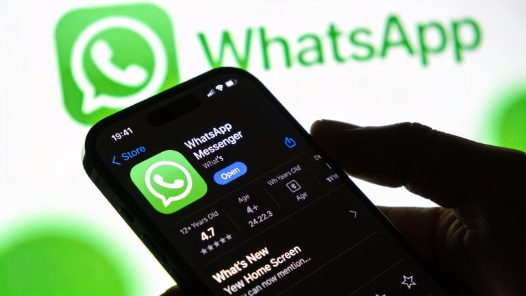 WhatsApp Introduces Dual Account AI Features for iPhone Users