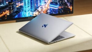 MacBook Pro 14 M5 Max Review Highlights Performance Throttling
